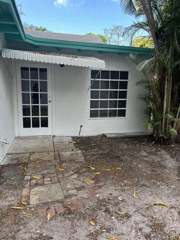 10 Gibbs Road, #3