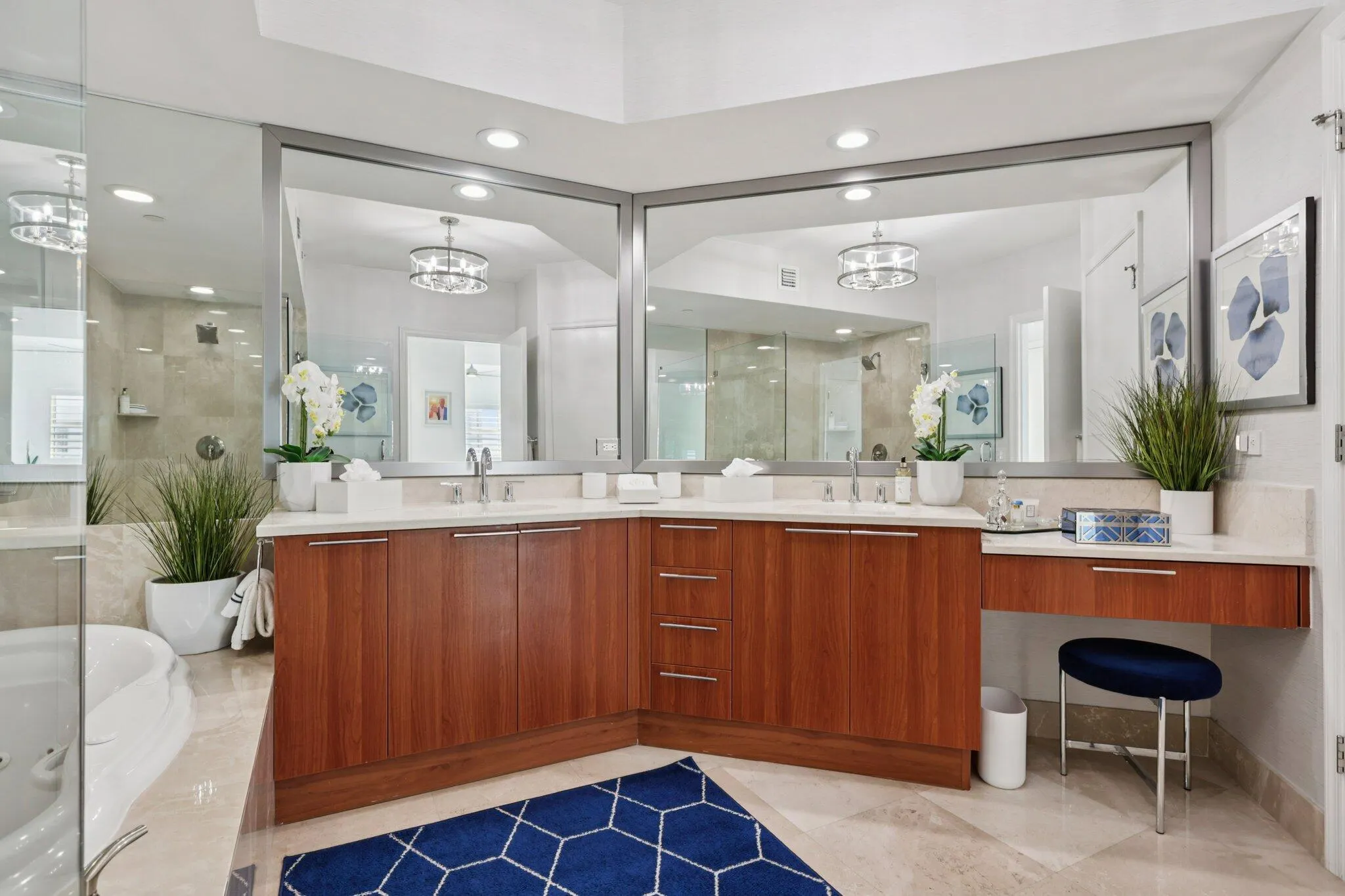 2640 Lake Shore Drive, #507