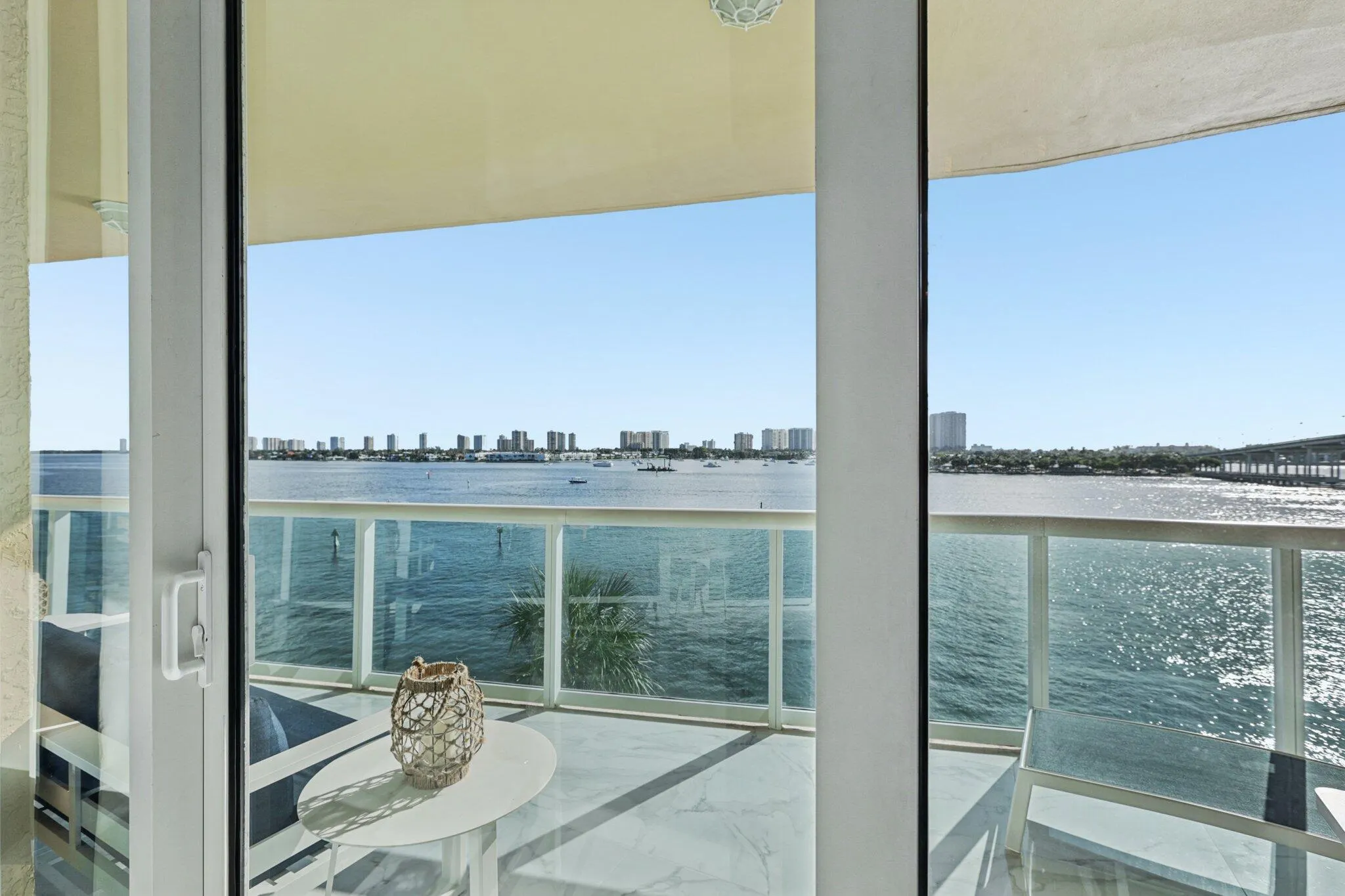 2640 Lake Shore Drive, #507