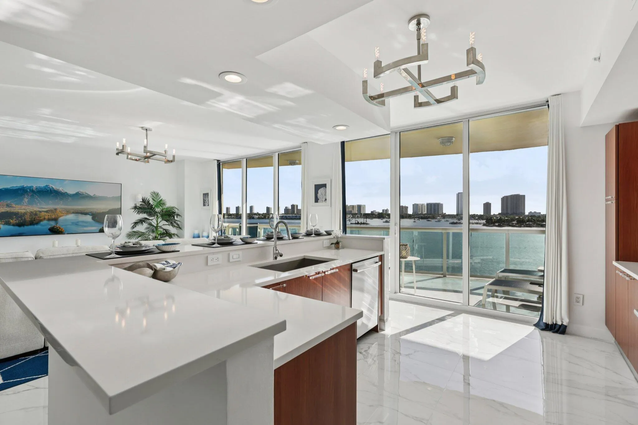 2640 Lake Shore Drive, #507