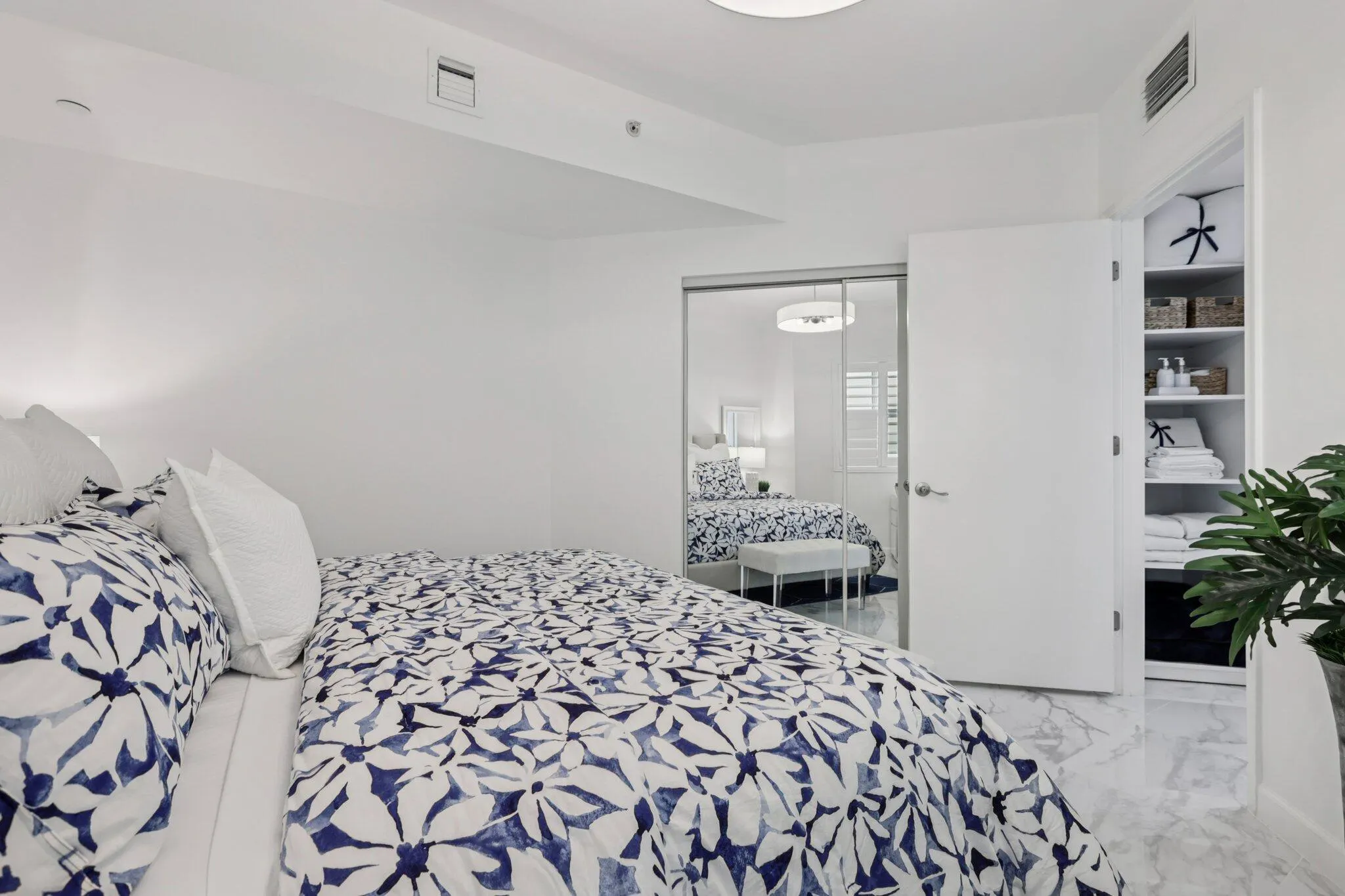 2640 Lake Shore Drive, #507
