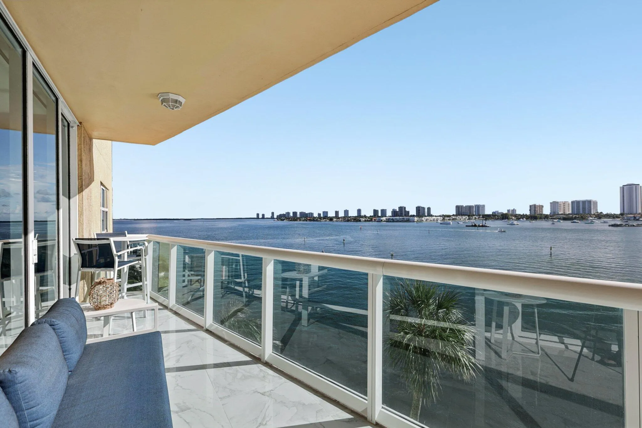 2640 Lake Shore Drive, #507