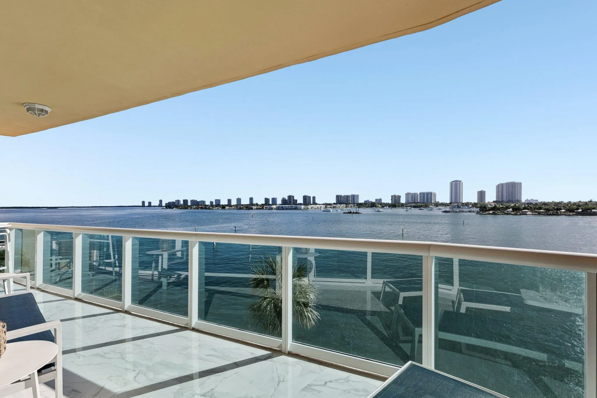 2640 Lake Shore Drive, #507