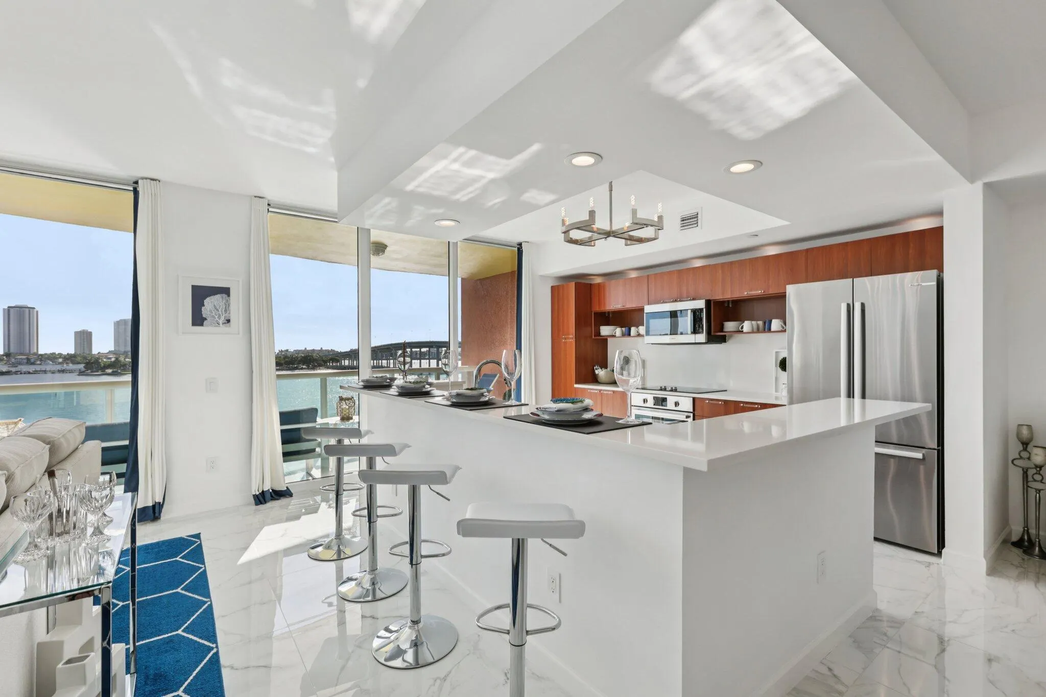 2640 Lake Shore Drive, #507