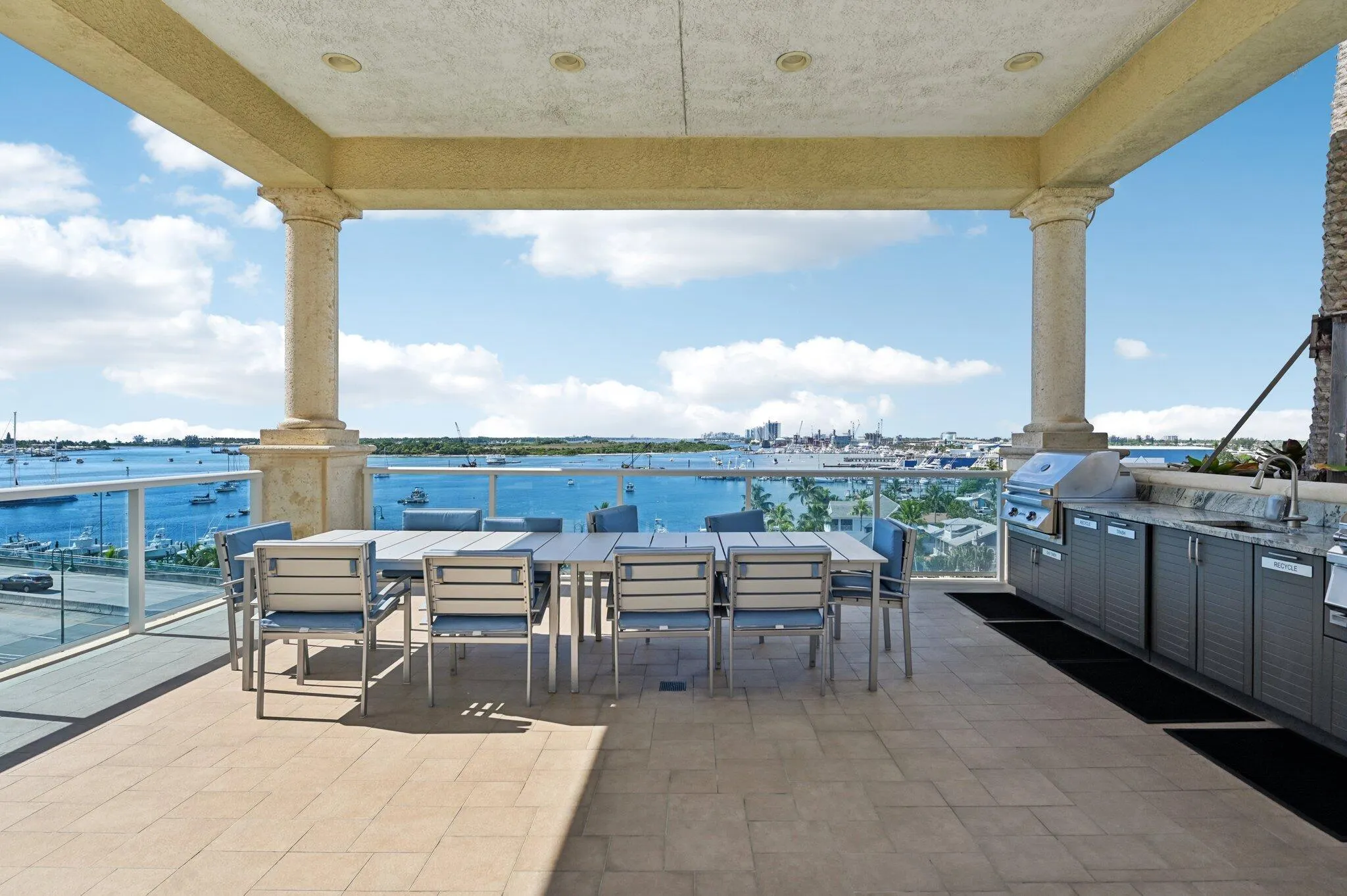 2640 Lake Shore Drive, #507