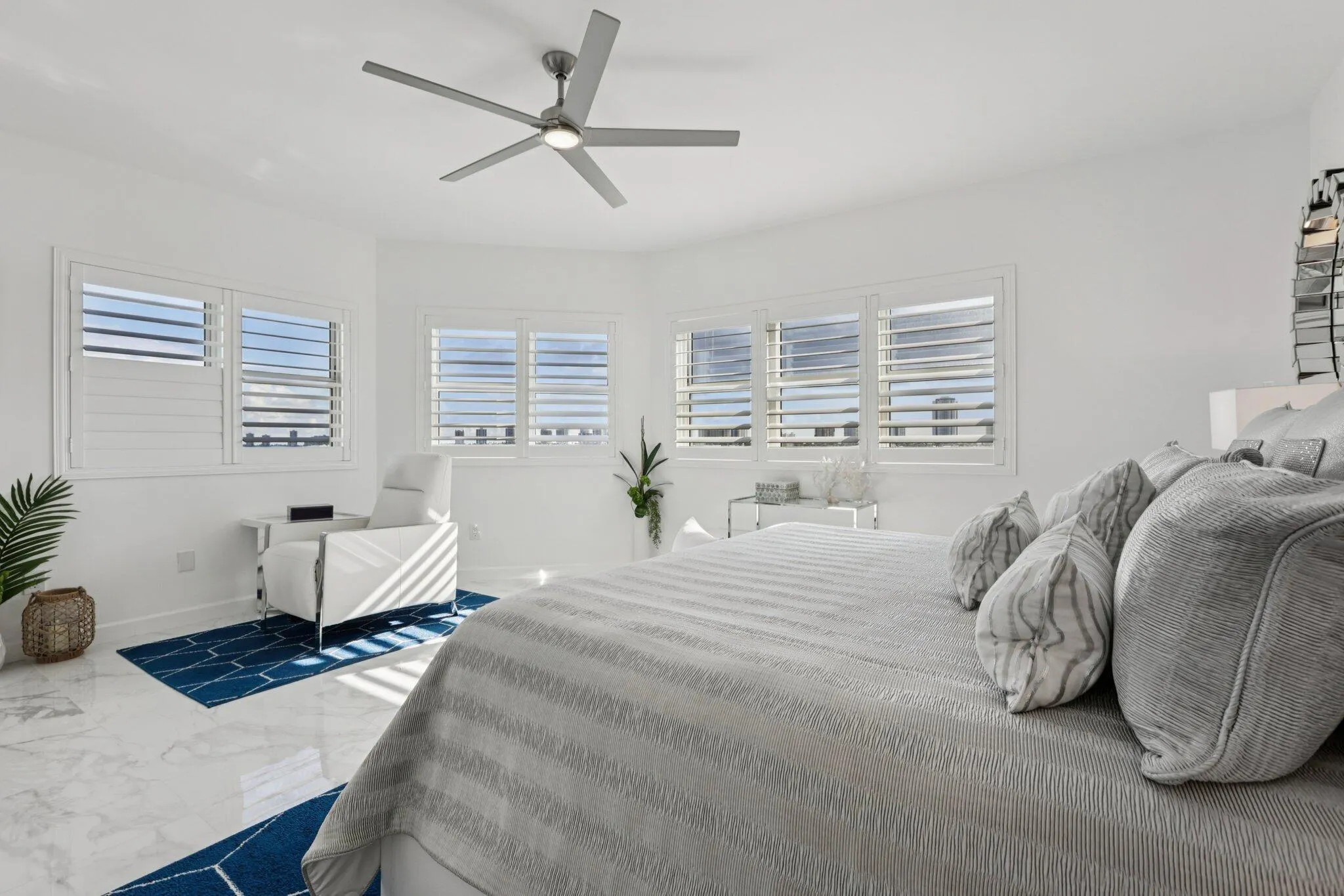 2640 Lake Shore Drive, #507