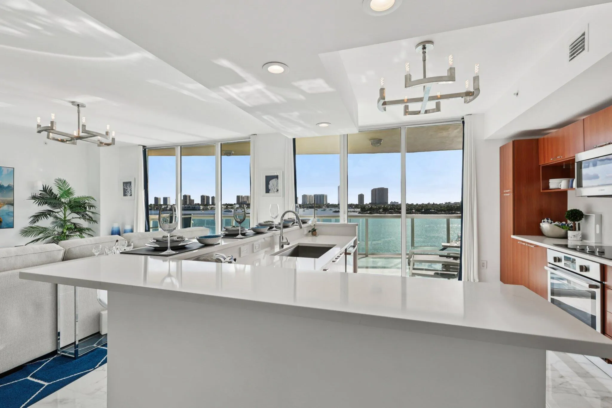2640 Lake Shore Drive, #507
