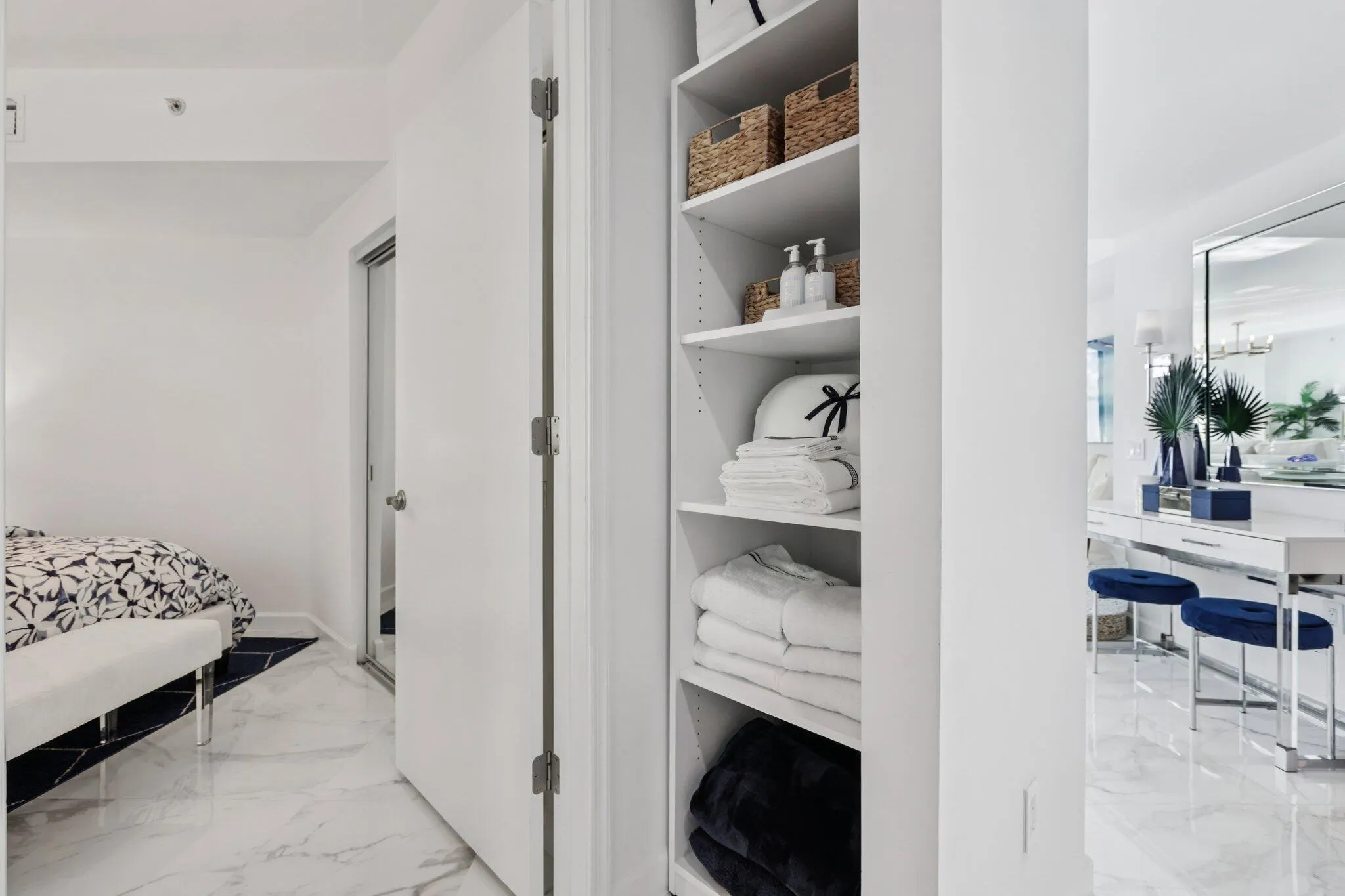 2640 Lake Shore Drive, #507