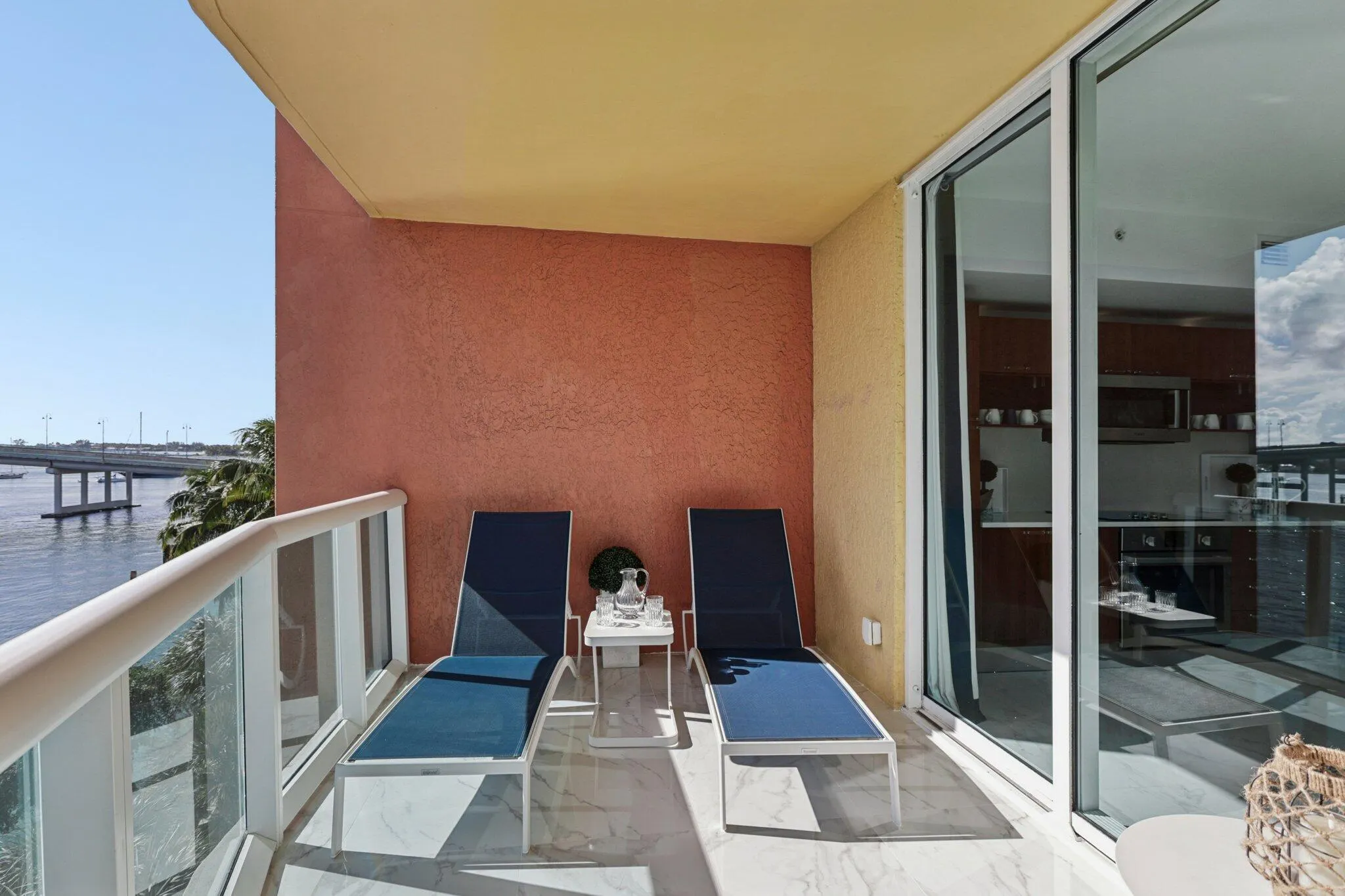 2640 Lake Shore Drive, #507