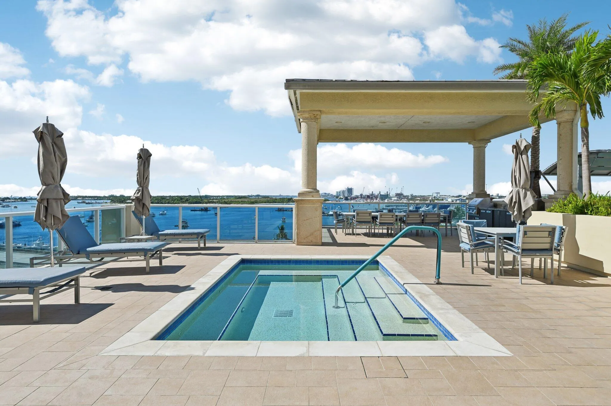 2640 Lake Shore Drive, #507
