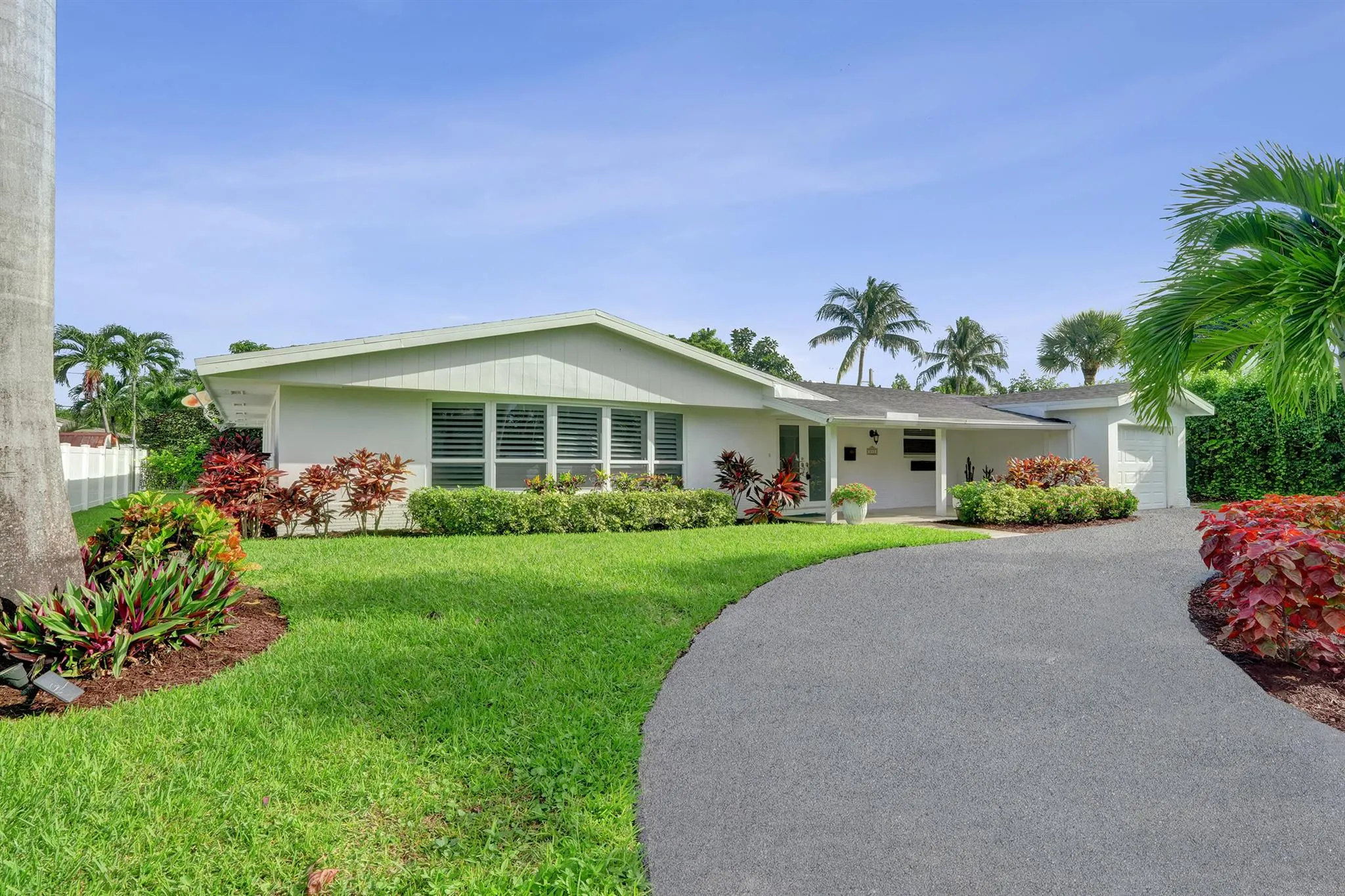 811 W Royal Palm Road