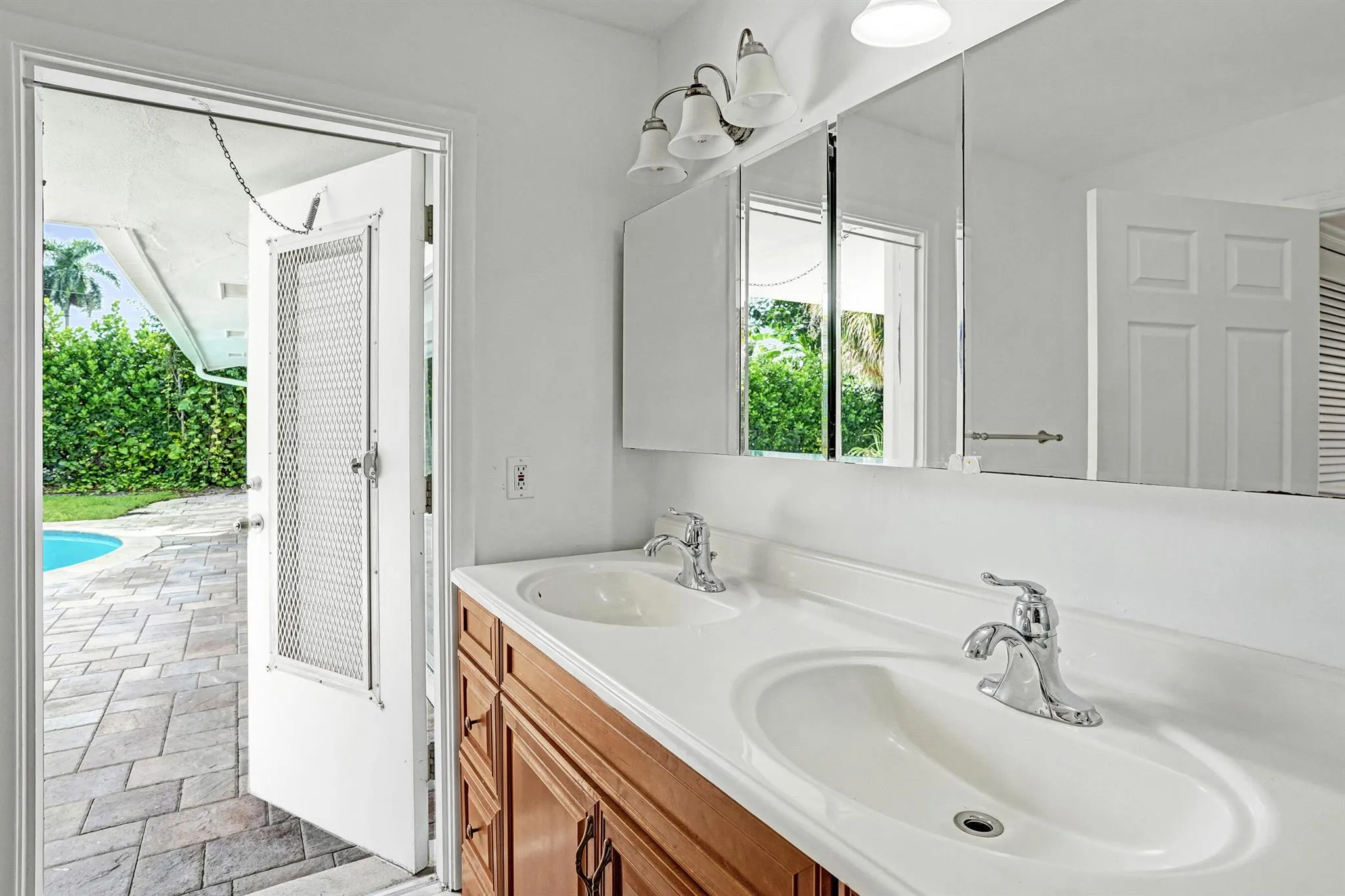 811 W Royal Palm Road