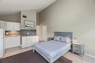 11863 Wimbledon Circle, #511