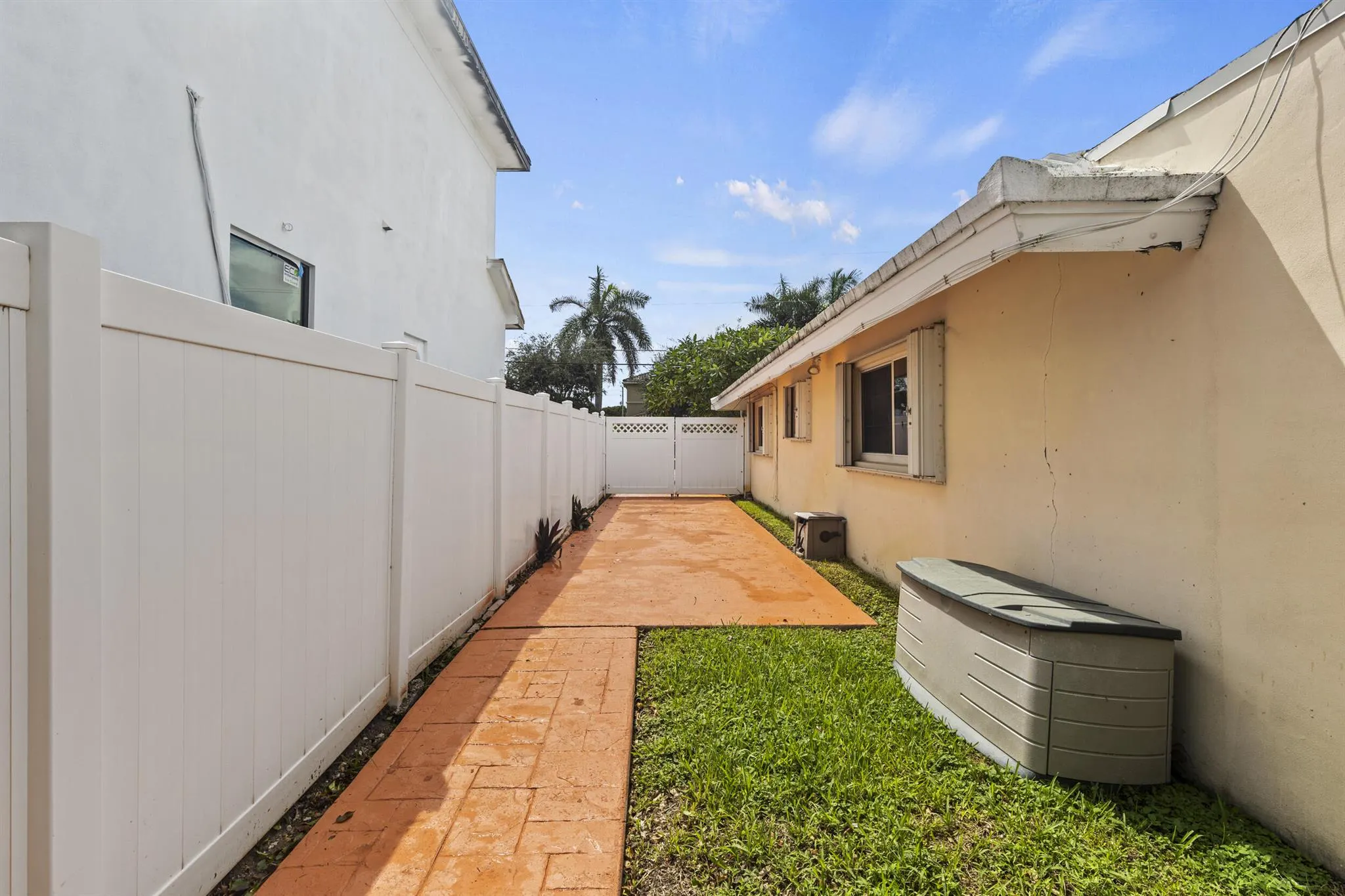 2741 NE 8th Court