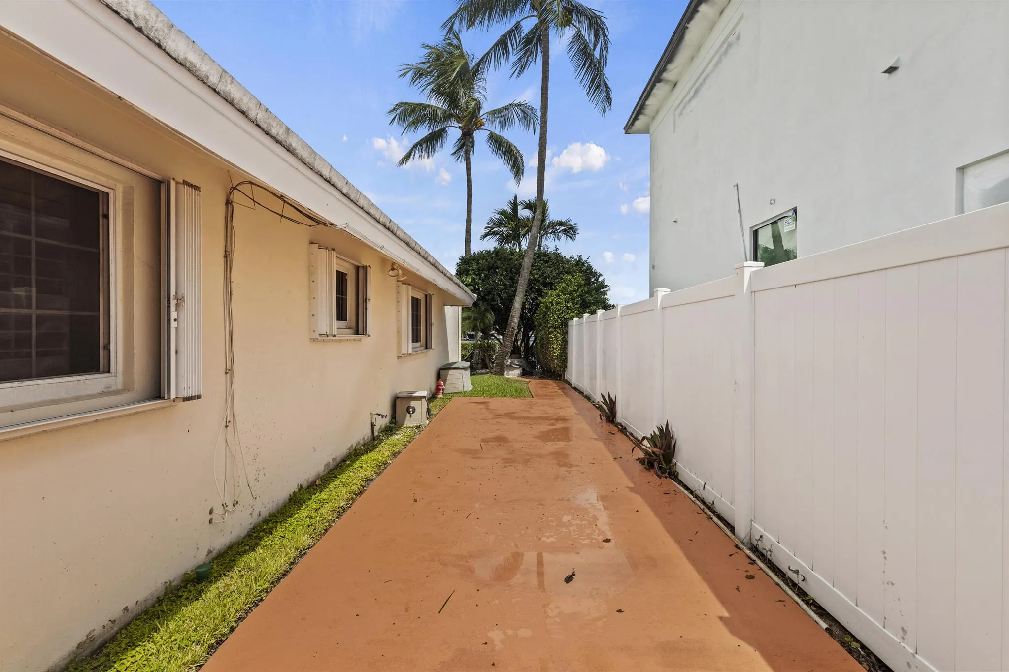 2741 NE 8th Court