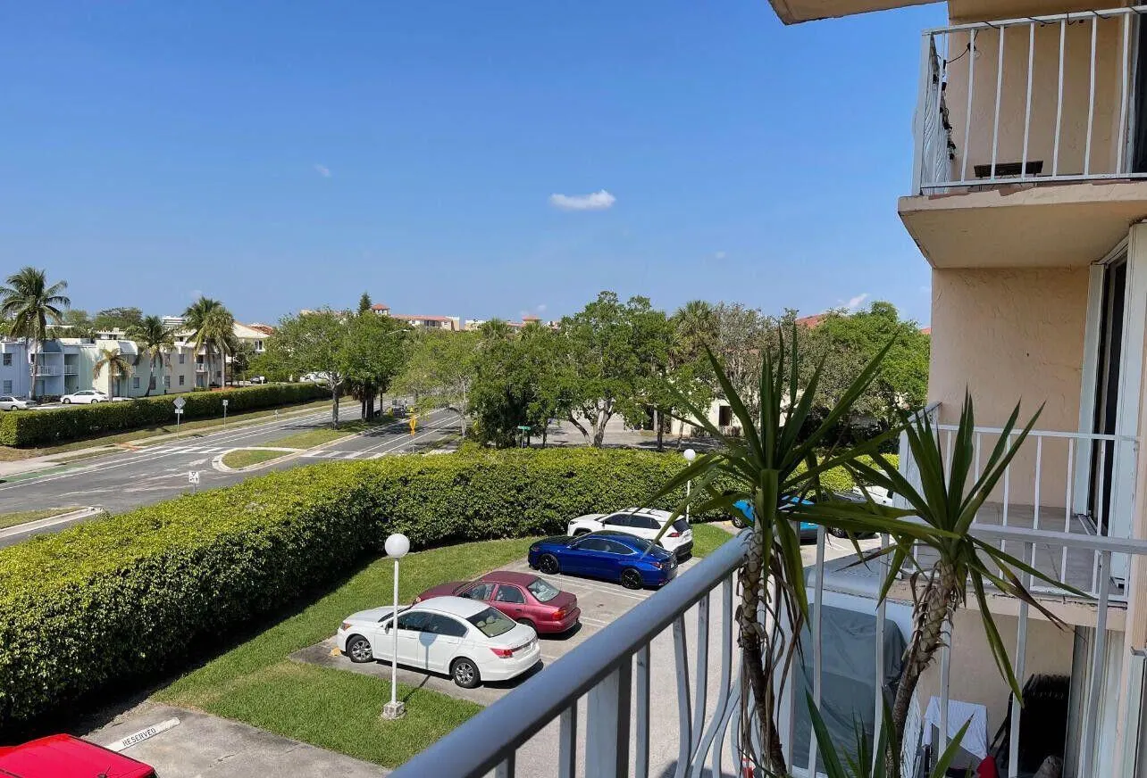 500 Executive Center Drive, #3-F
