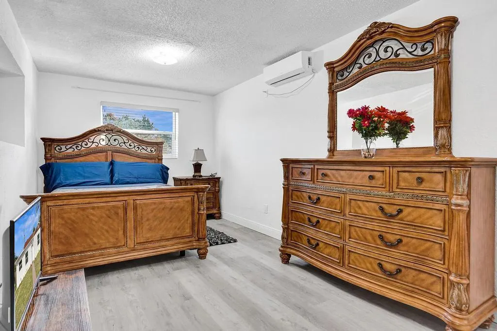 541 NW 107th Street, #Studio