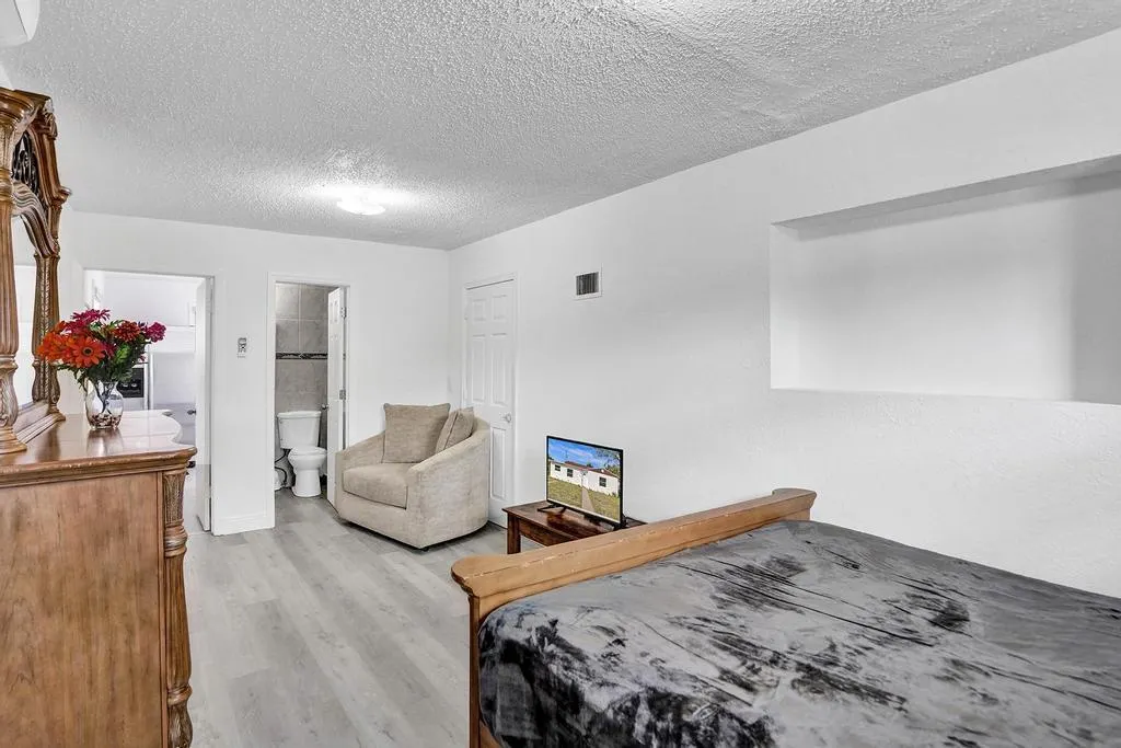 541 NW 107th Street, #Studio
