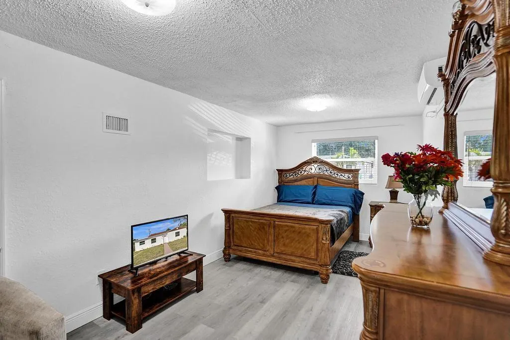 541 NW 107th Street, #Studio