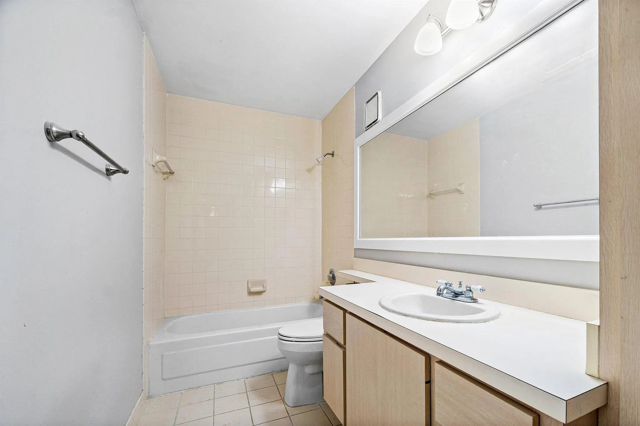 43 Essex Court, #C