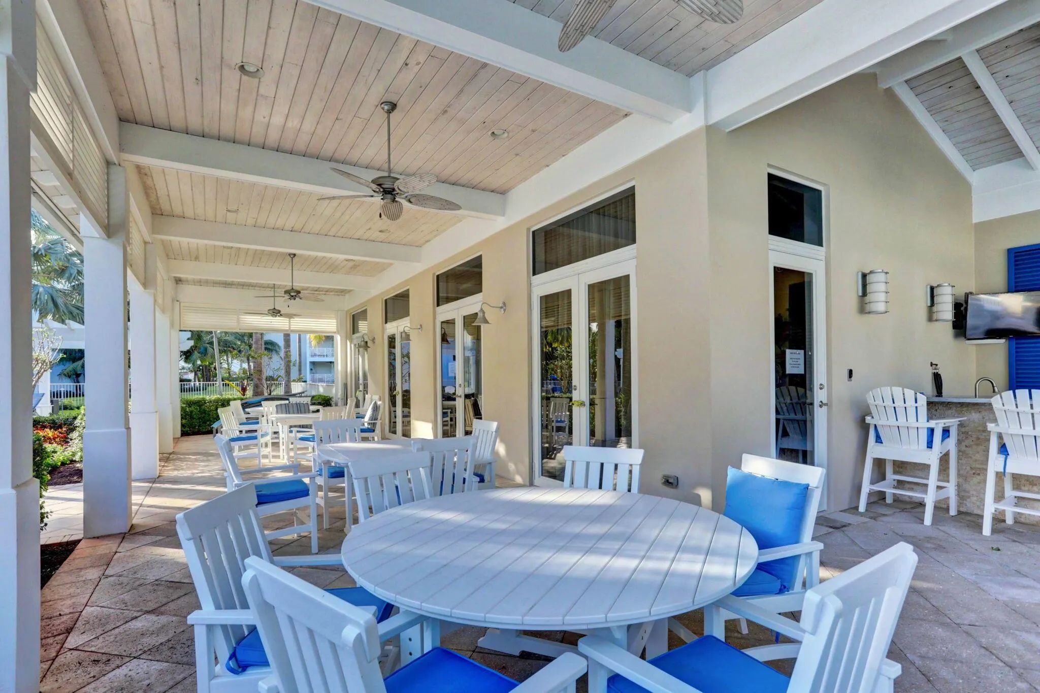 444 Bay Colony Drive N