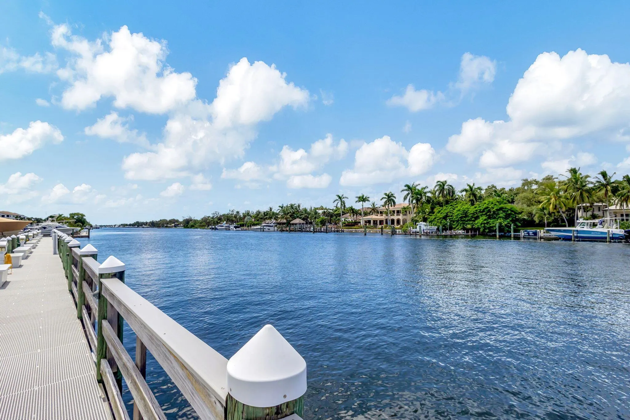 444 Bay Colony Drive N