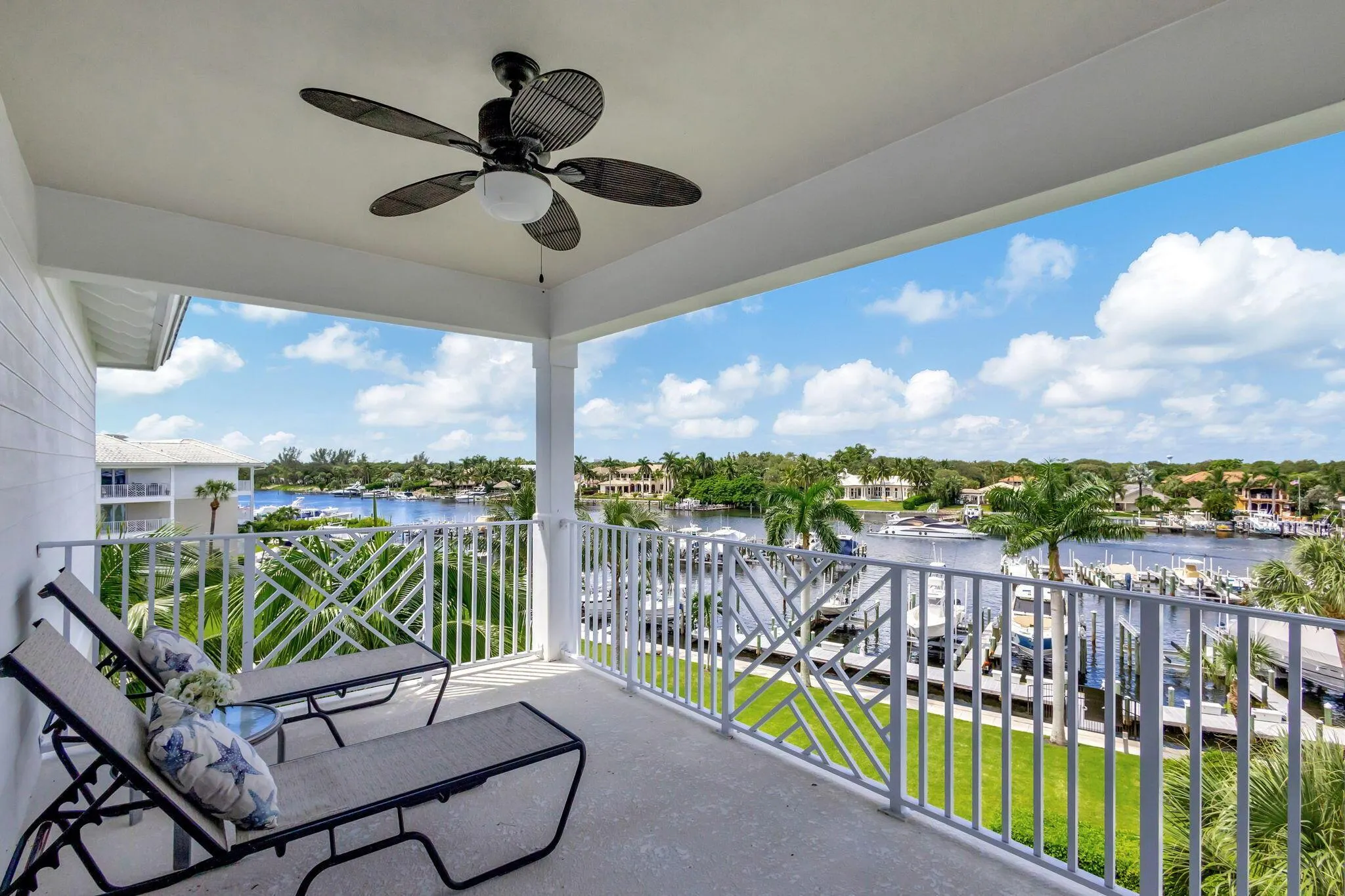 444 Bay Colony Drive N