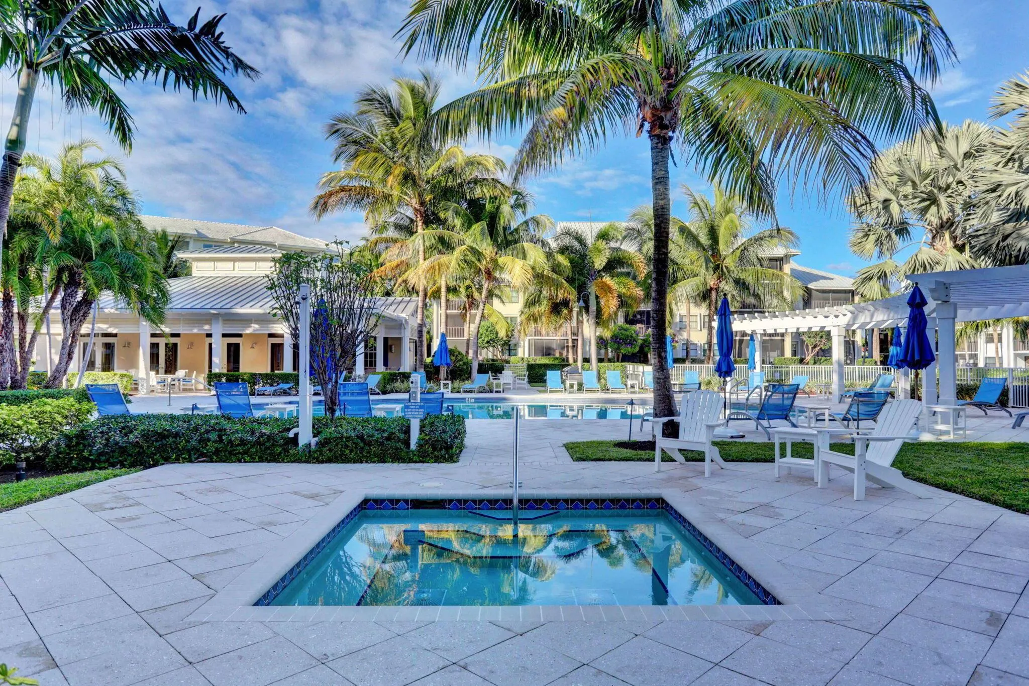 444 Bay Colony Drive N
