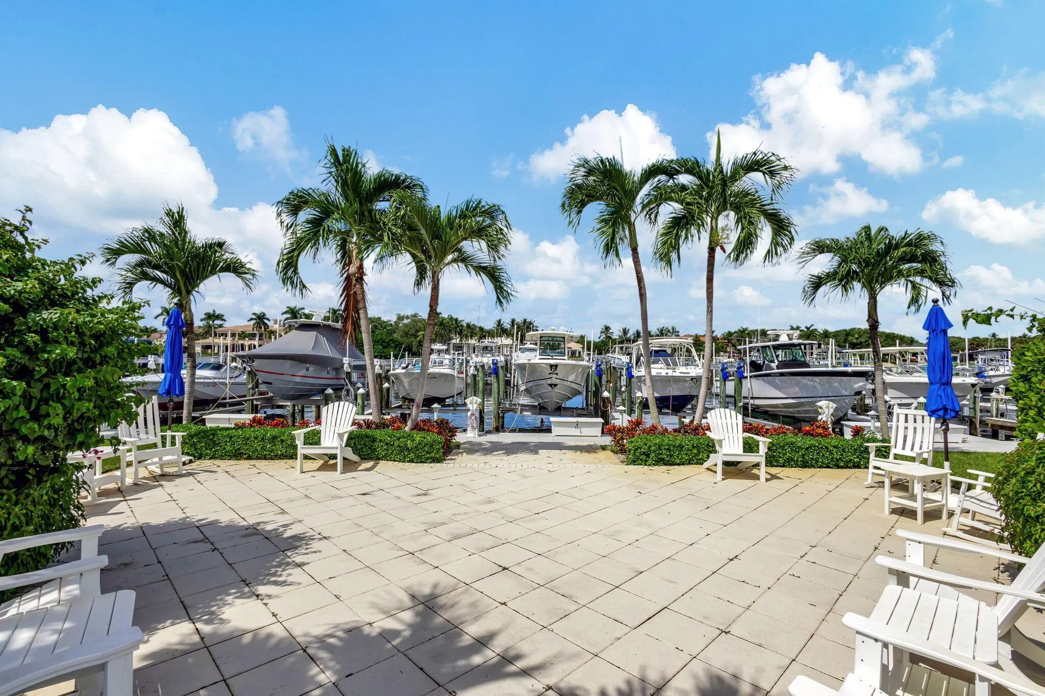 444 Bay Colony Drive N