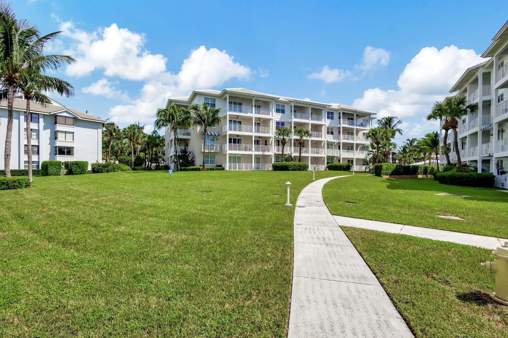 444 Bay Colony Drive N