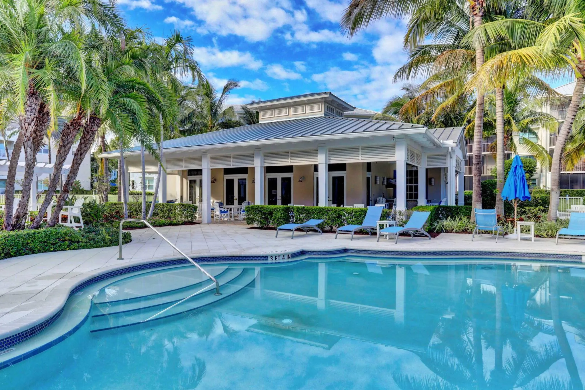 444 Bay Colony Drive N
