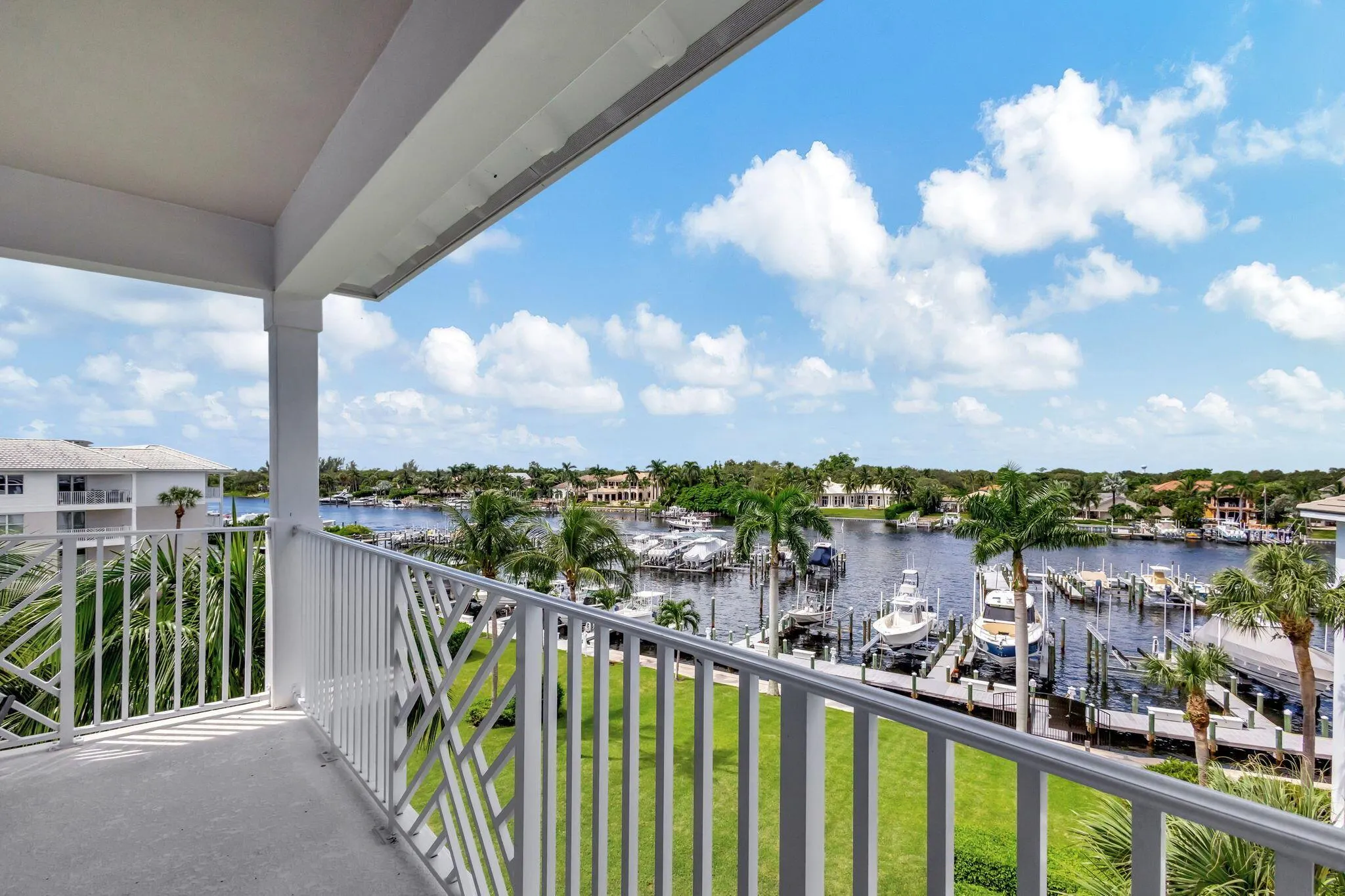 444 Bay Colony Drive N