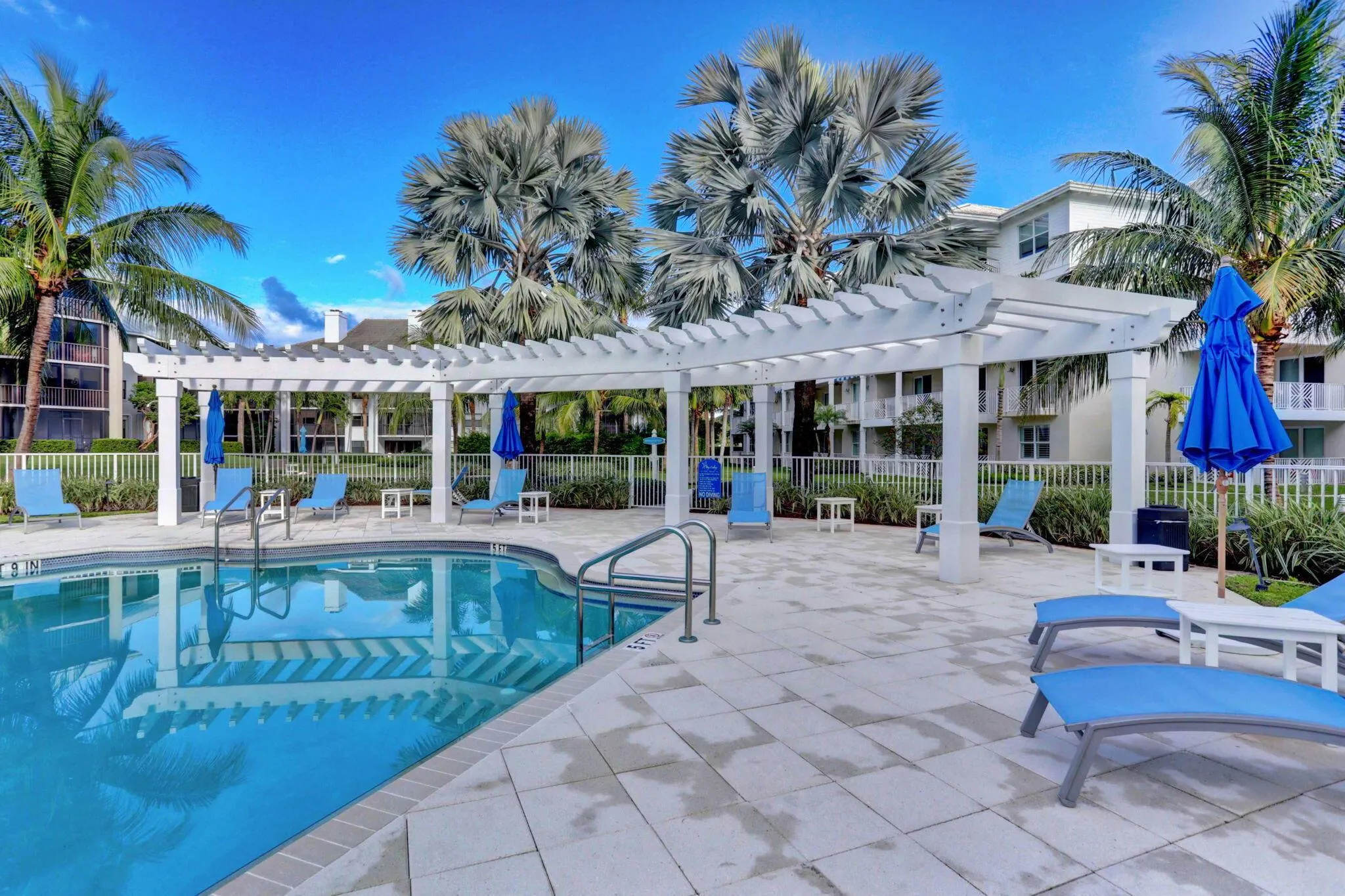 444 Bay Colony Drive N