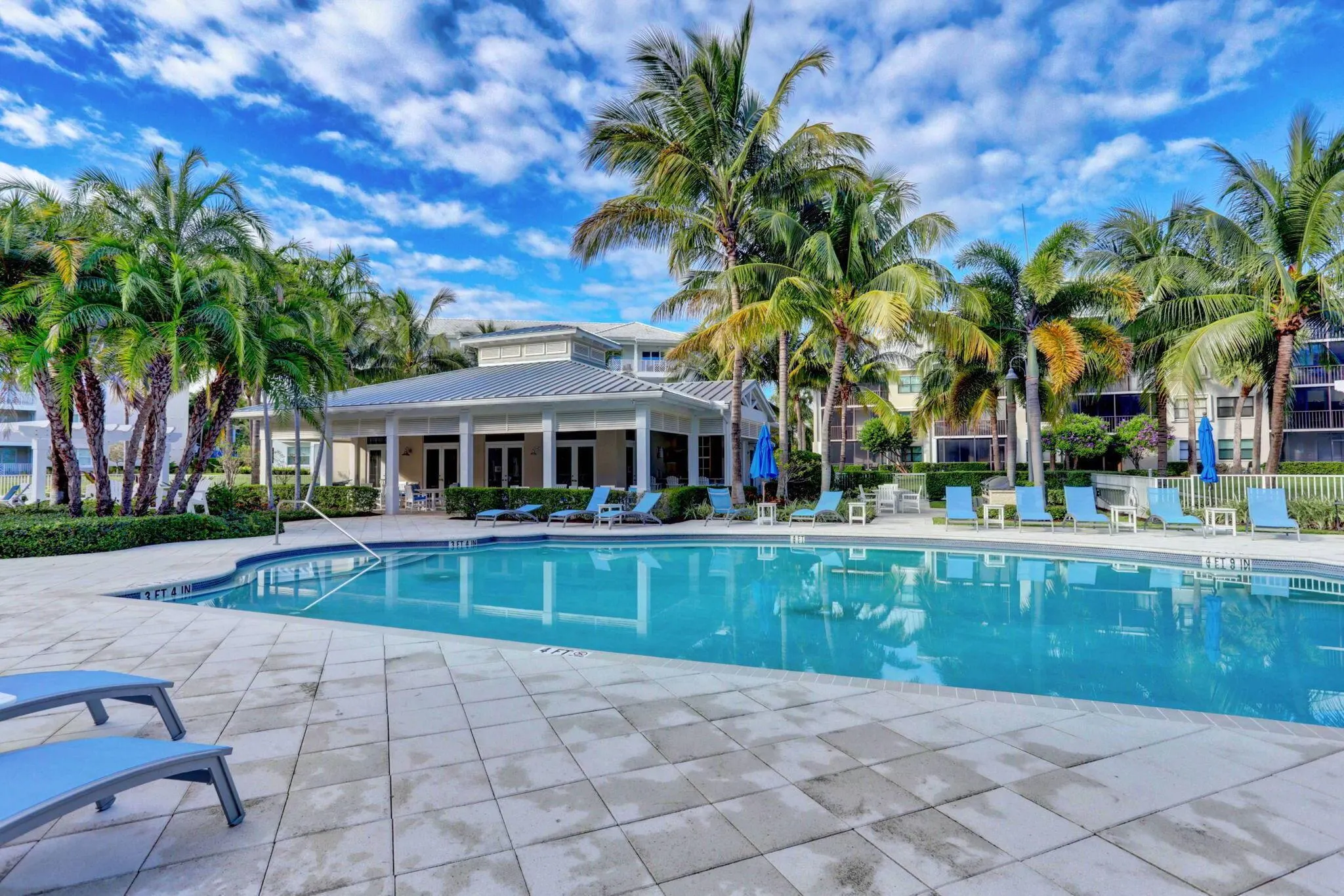444 Bay Colony Drive N