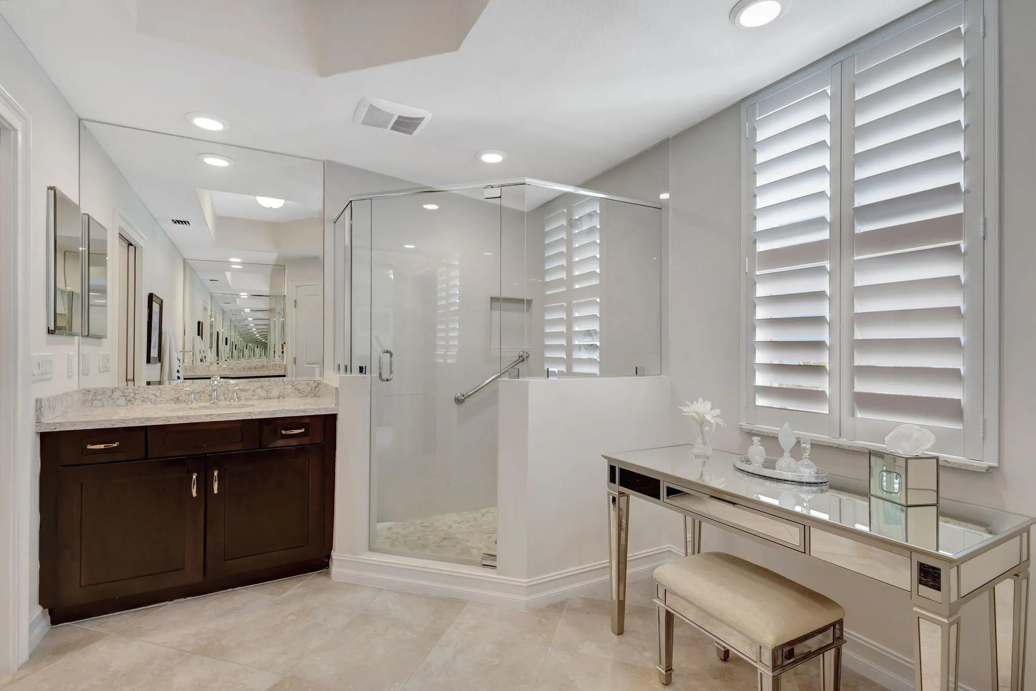 444 Bay Colony Drive N