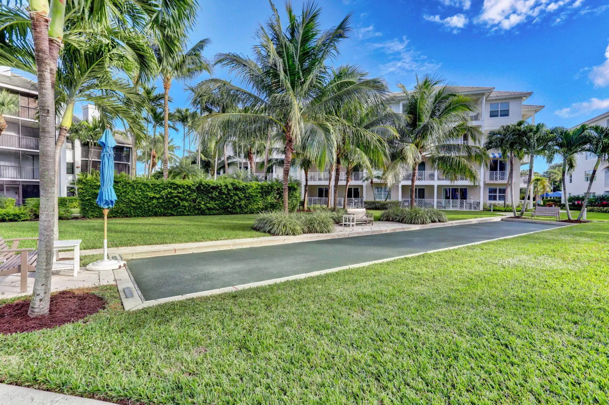 444 Bay Colony Drive N