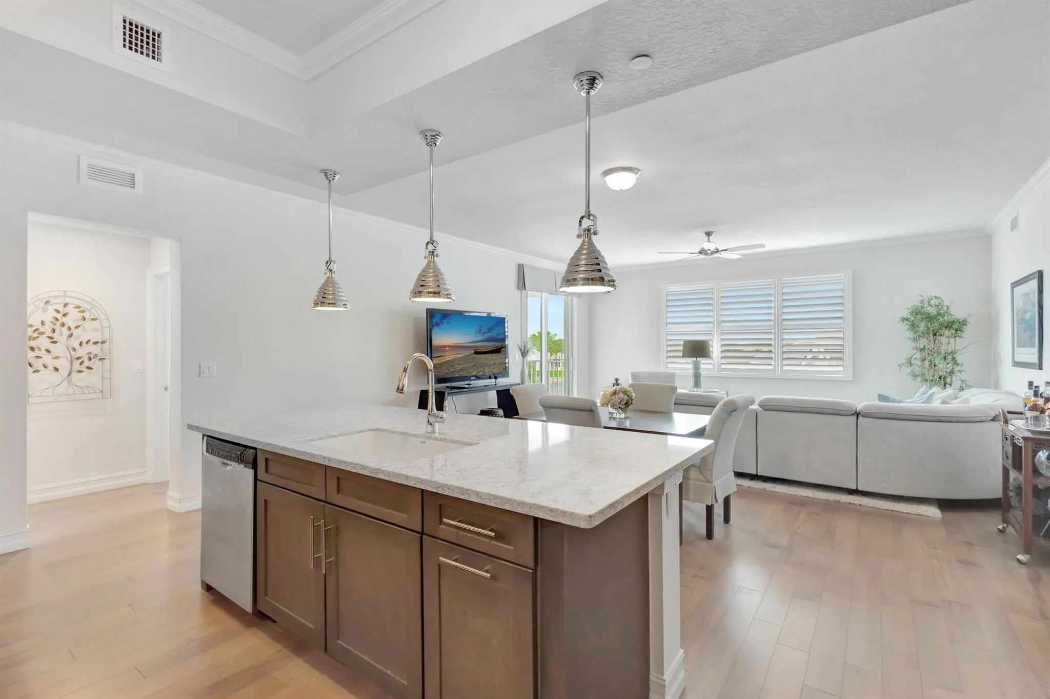 444 Bay Colony Drive N