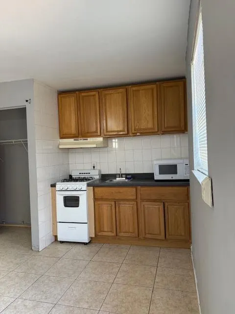 1017 W Lakewood Road