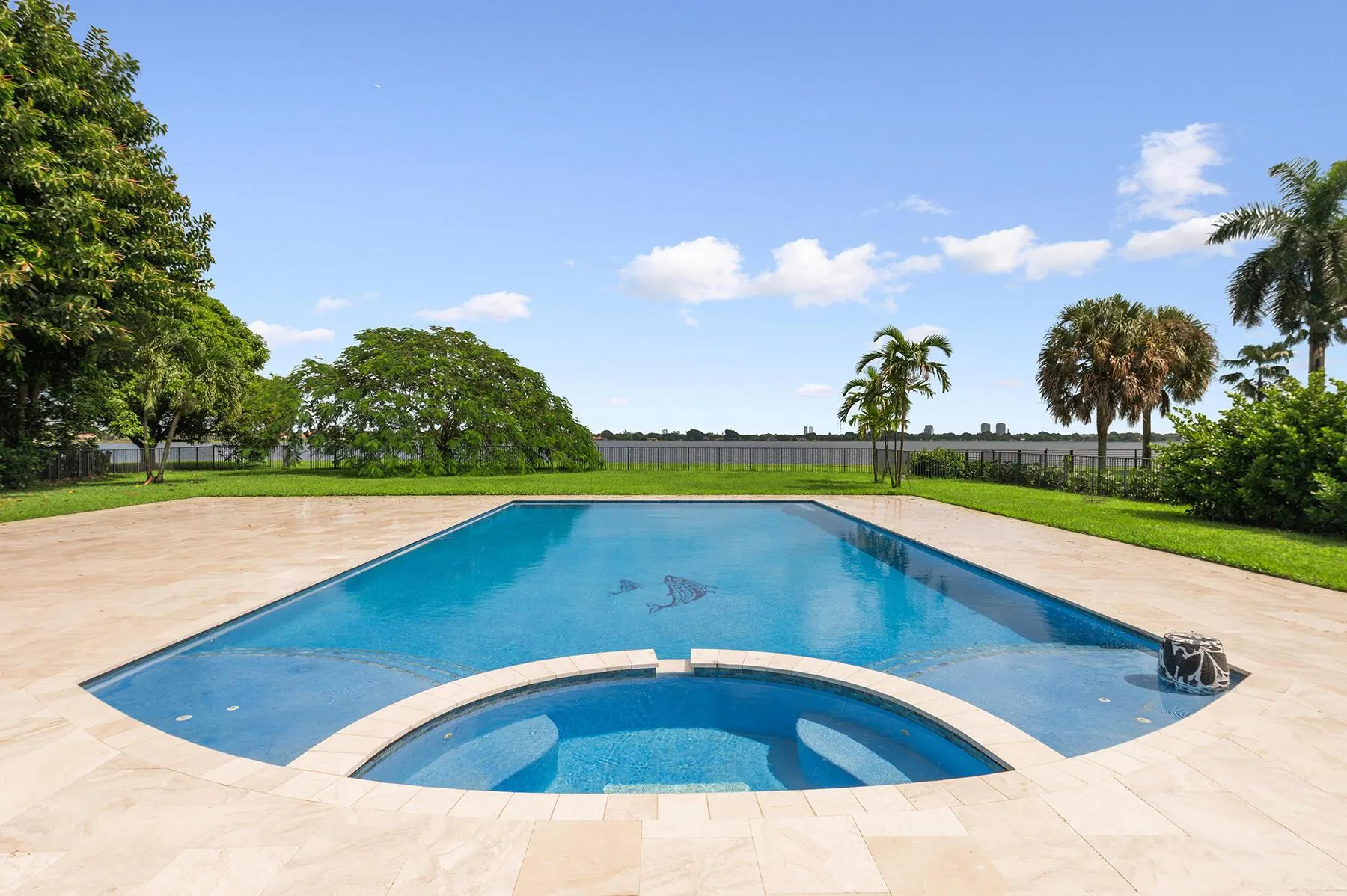 8 Woodbrook Circle