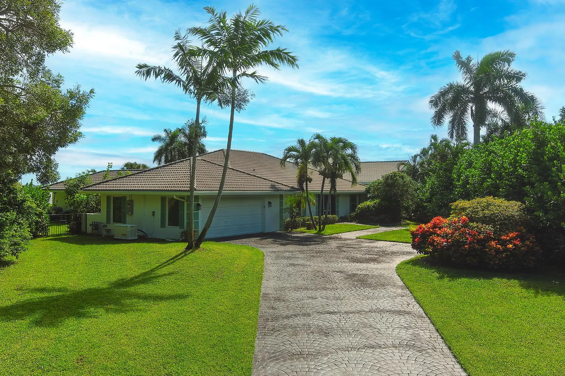 8 Woodbrook Circle