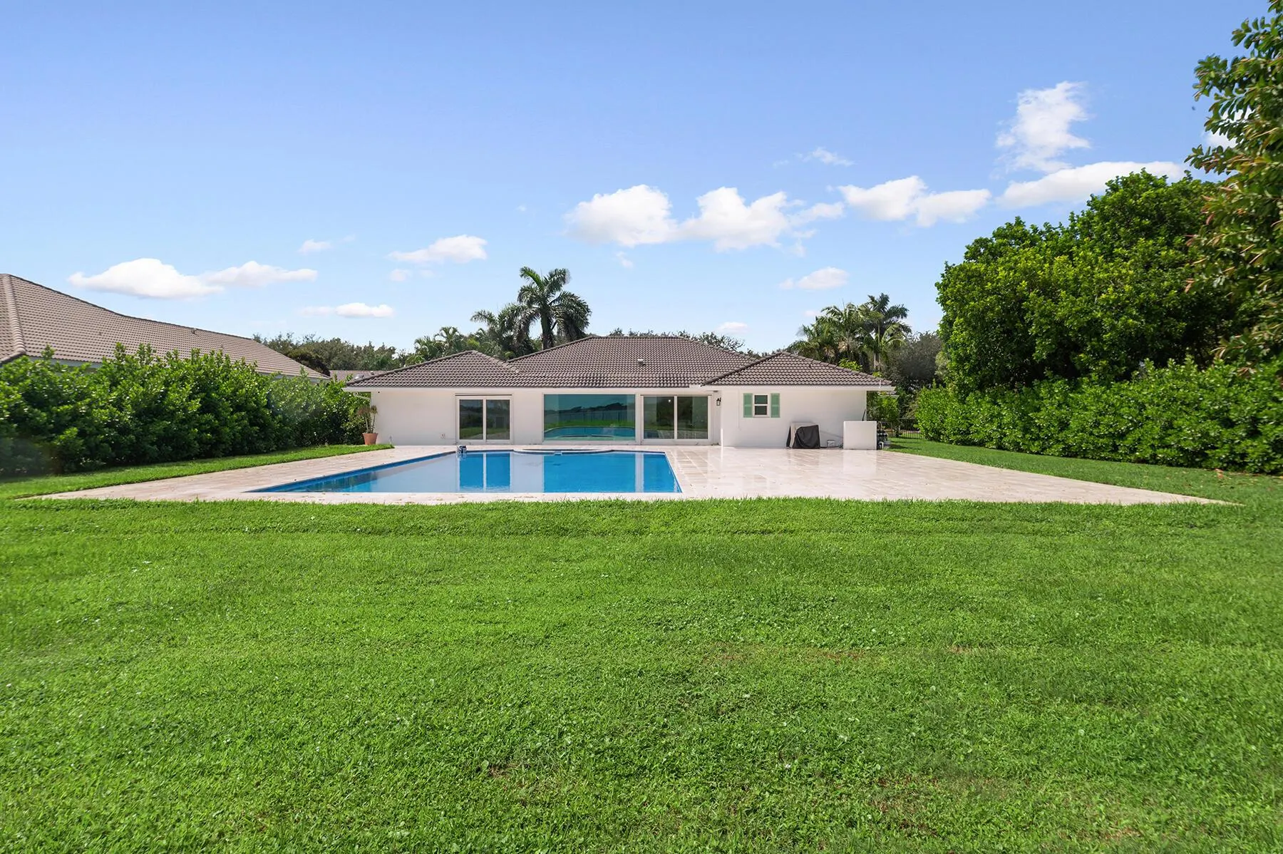 8 Woodbrook Circle