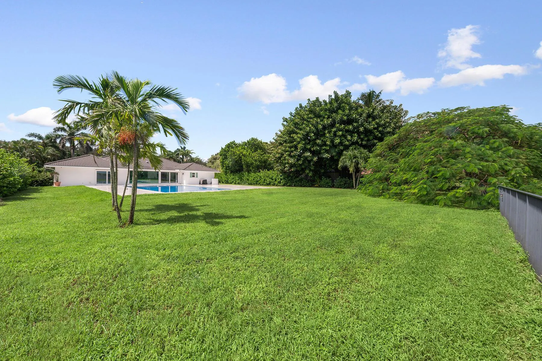 8 Woodbrook Circle