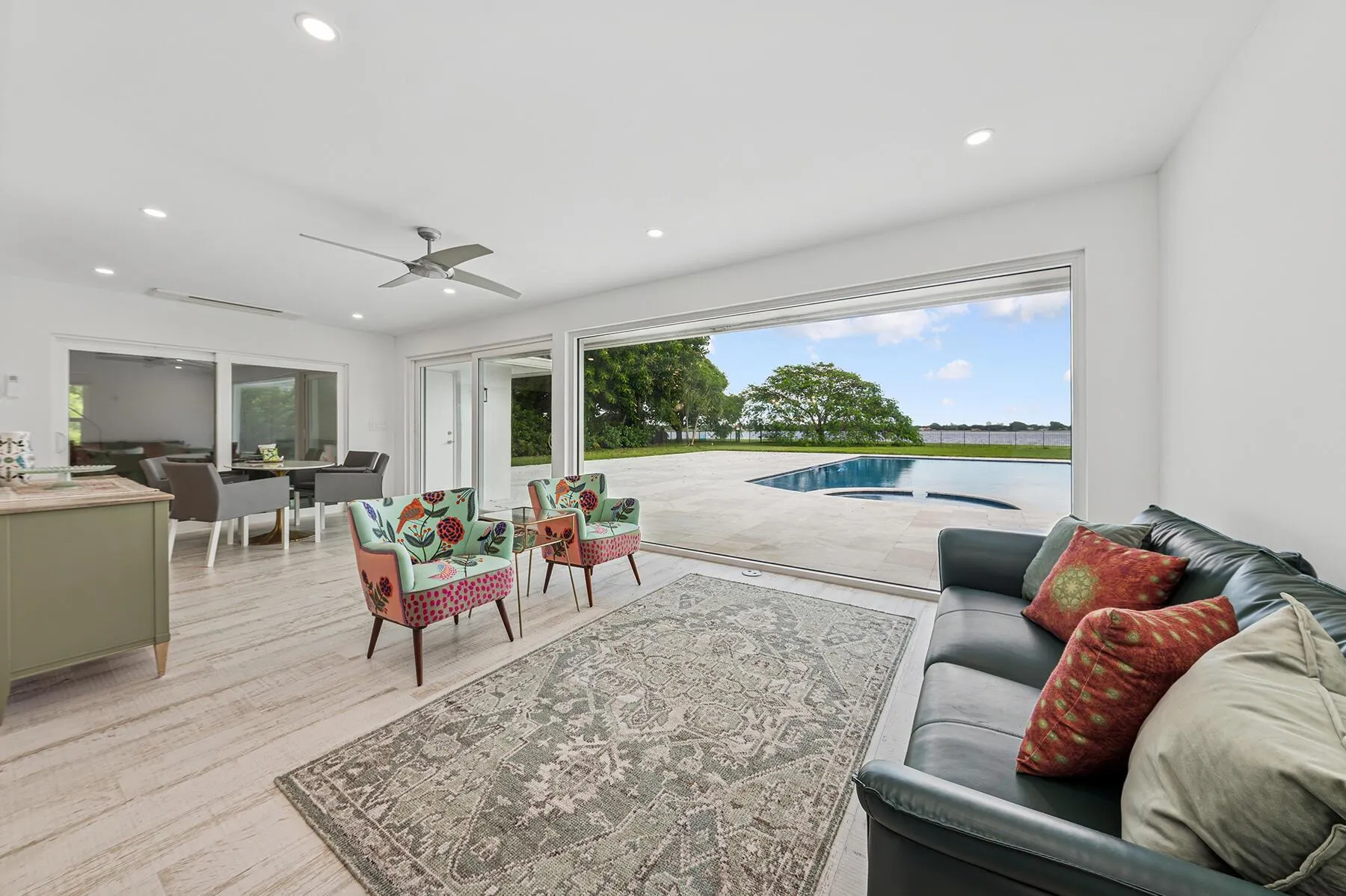 8 Woodbrook Circle
