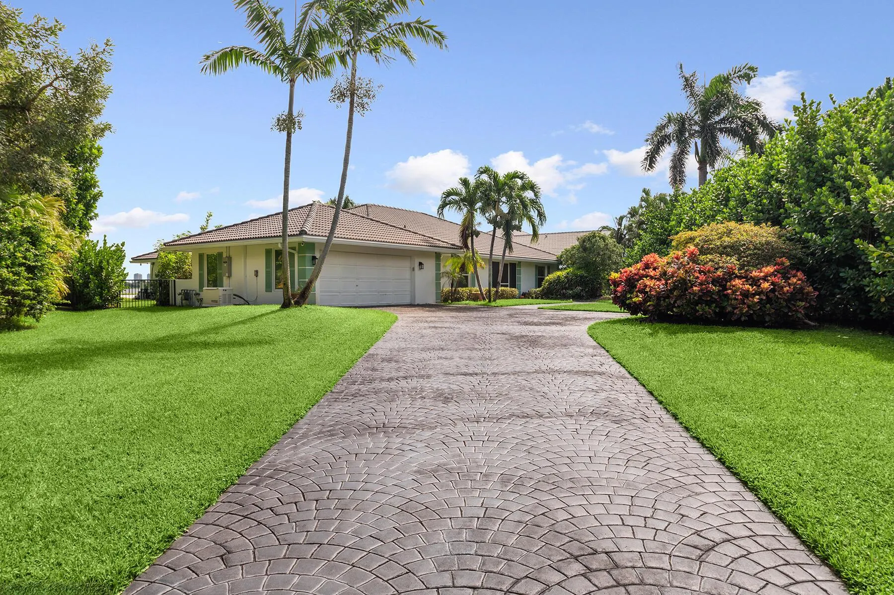 8 Woodbrook Circle