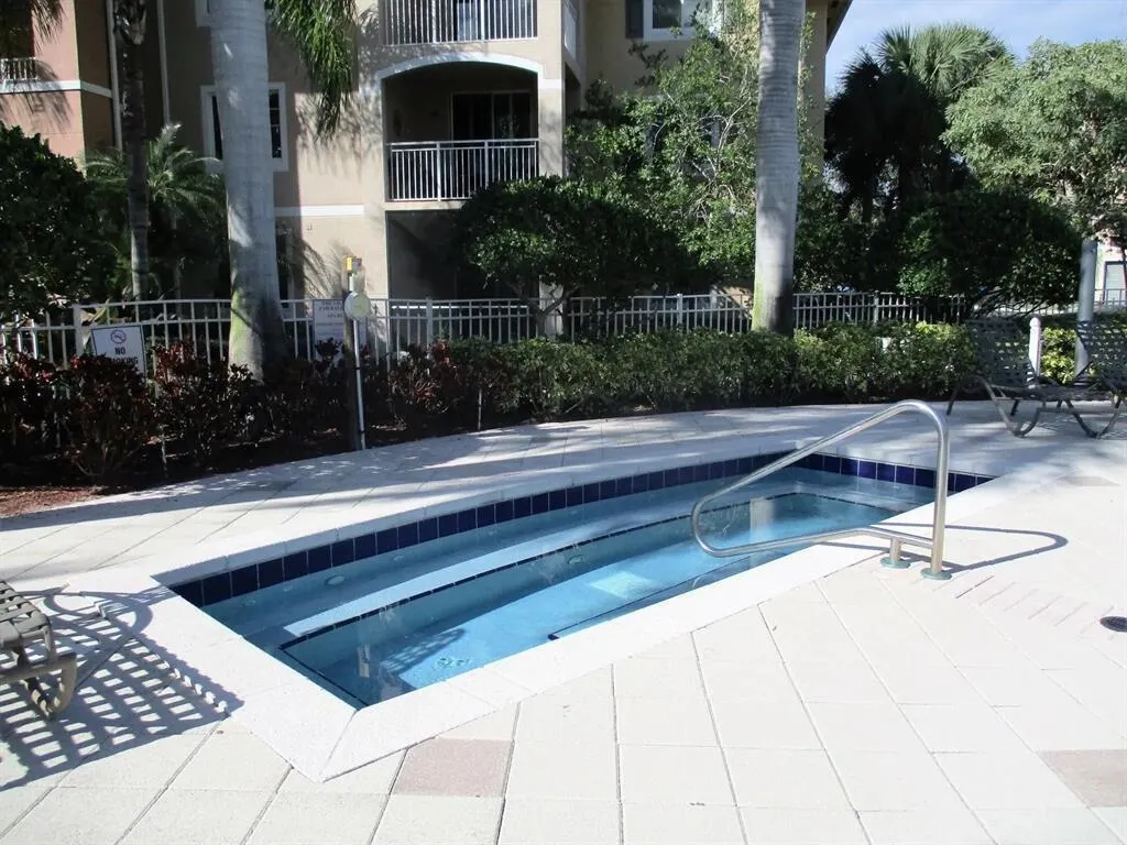 6492 Emerald Dunes Drive, #108