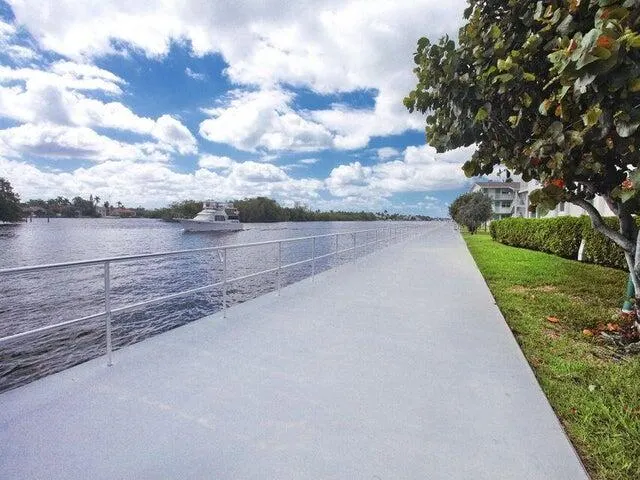 230 Horizons E, #307