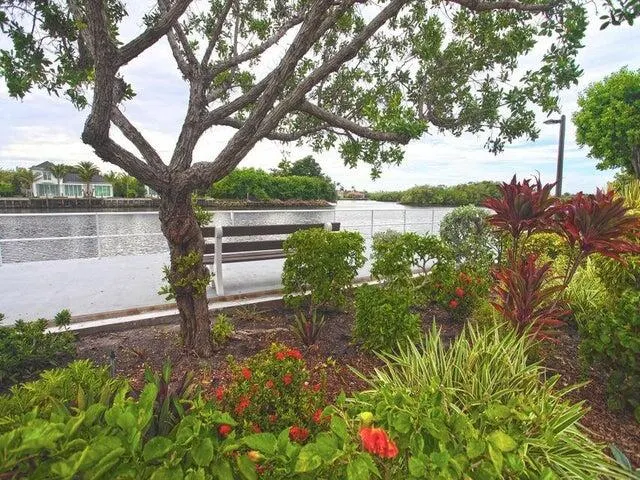 230 Horizons E, #307