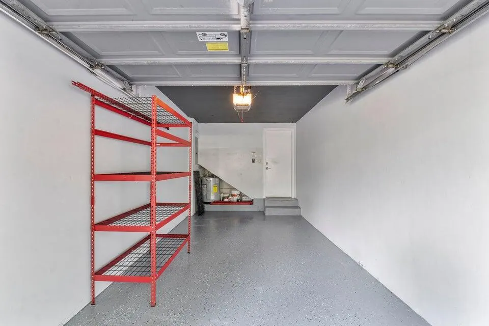 5720 Coach House Circel Circle E