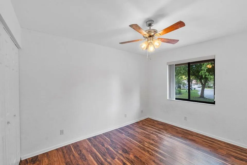 5720 Coach House Circel Circle E