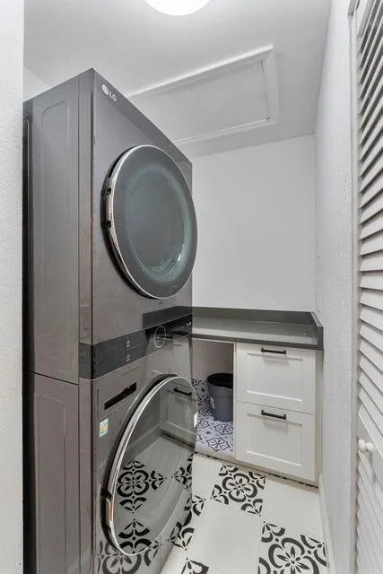 5720 Coach House Circel Circle E